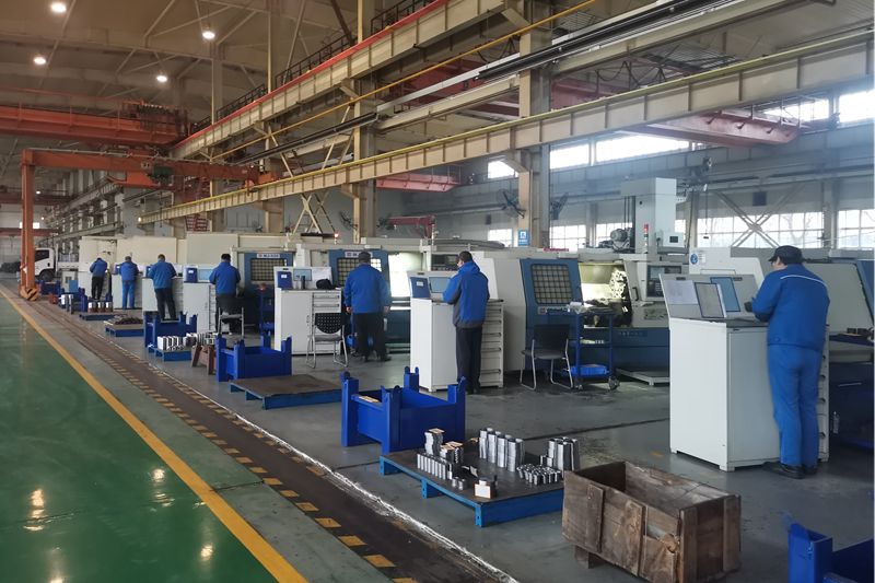 3、機加工車間數(shù)控車床班組全體員工早早進(jìn)入工作狀態(tài).jpg